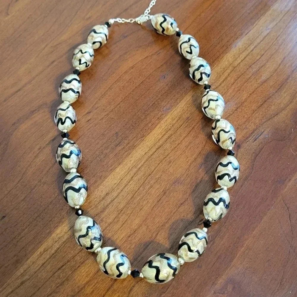 Vintage 90s Venetian Murano Glass Design by FMC Gold and Black Beaded Necklace - Picture 3 of 5